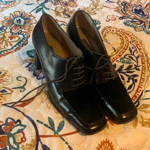 Anne Klein vintage heels. Size 7 1/2.